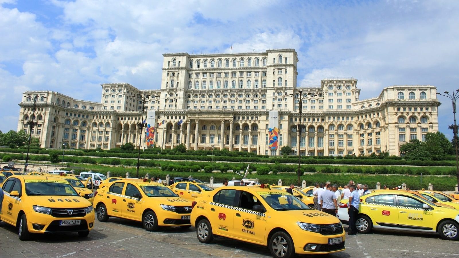 Cum Taxicloud Poate Ajuta Companiile de Taxi din România